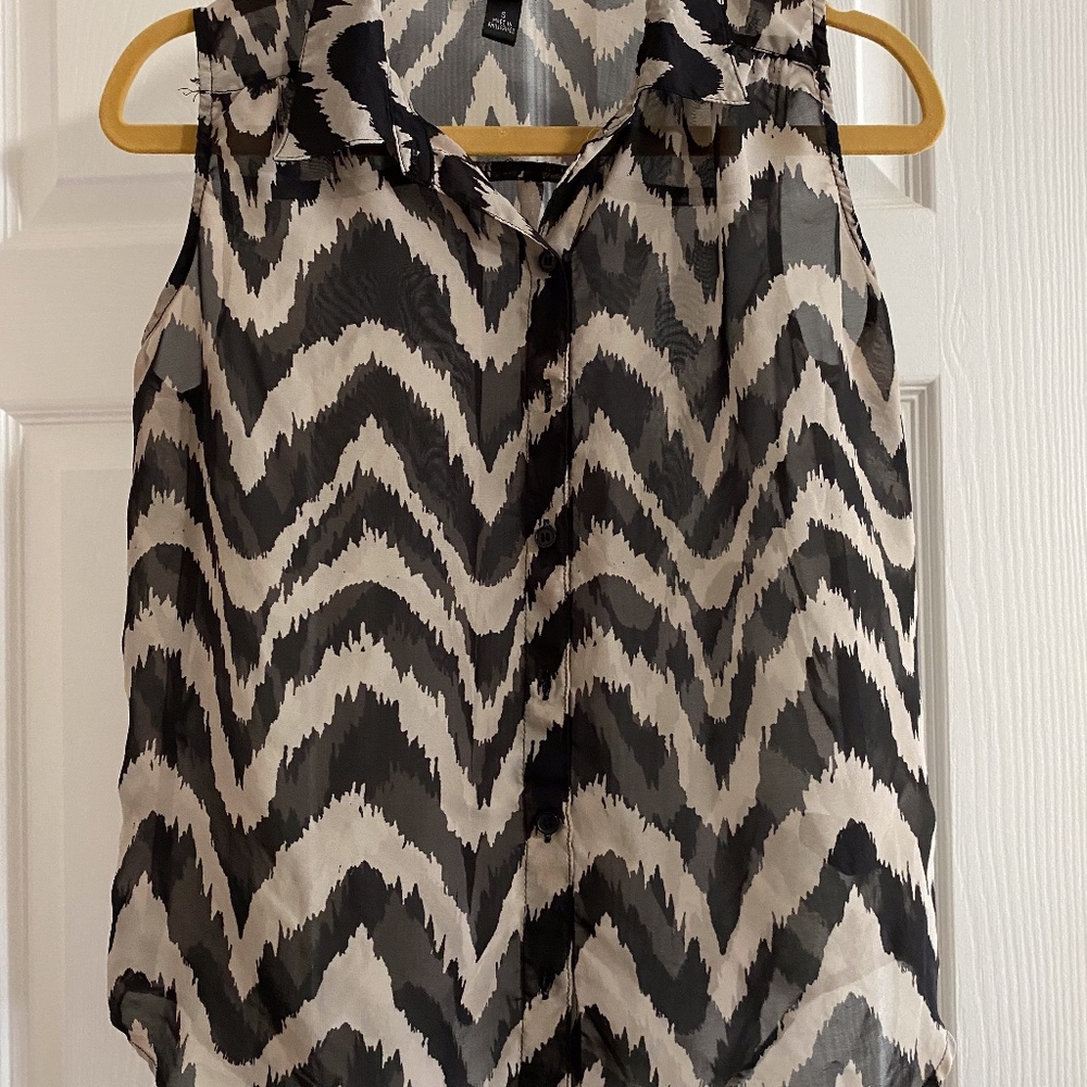Sheer Sleeve less buttoned top Size Small